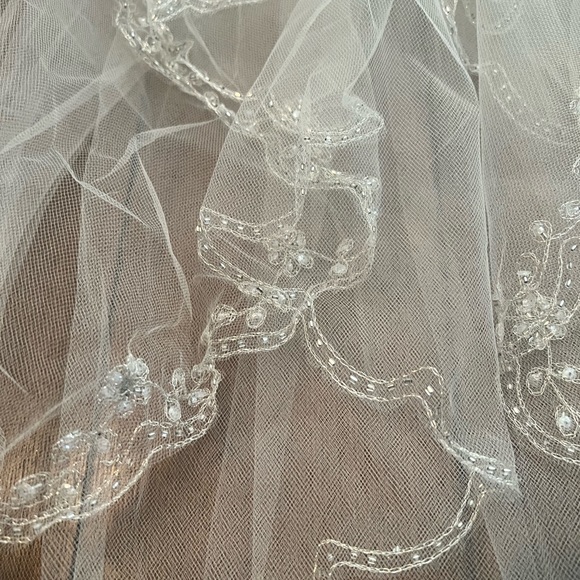 Maggie Soterro Wedding Dress size 6/8, veil and ball gown slip - Picture 8 of 9